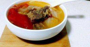 牛肉炖白菜西红柿汤一冬季暖身