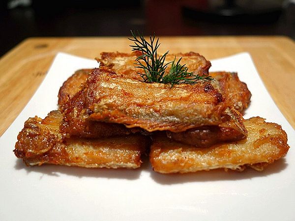 香酥带鱼（附青豆烧带鱼方法）