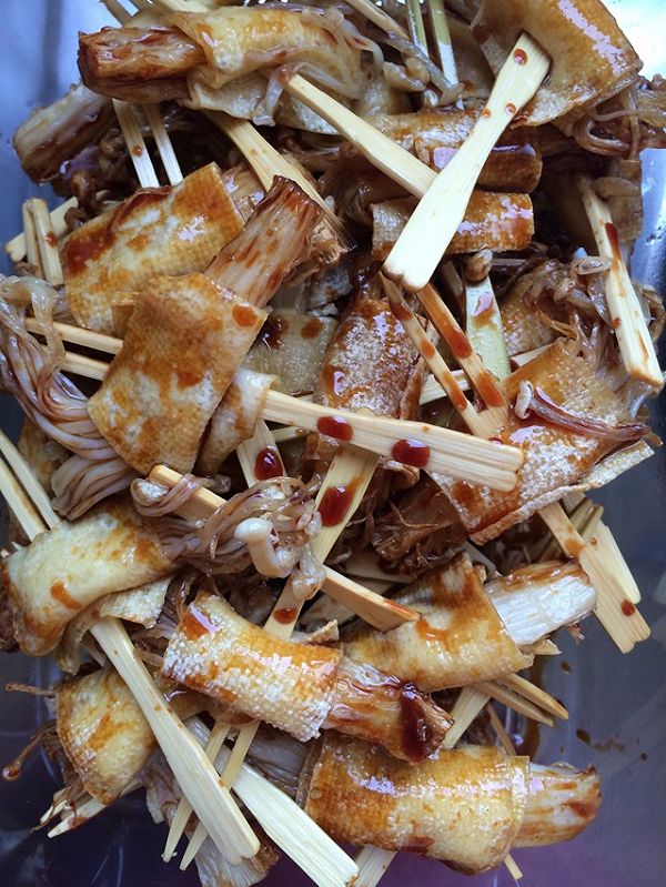 豆皮金针菇卷