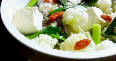 鲜鱼椰菜豆腐汤
