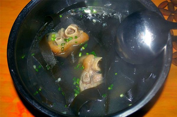 最简单的海带猪脚汤