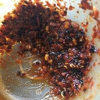 油辣椒是之前做好的，想要可以看油辣椒的做法。这个是吃完饭才传的，没剩下多少了。