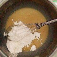 加入40g糖粉，搅拌均匀。没有糖粉可将白砂糖用料理机搅打成粉。