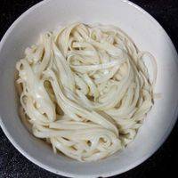 面条煮熟。