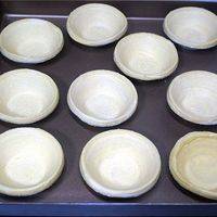 蛋挞皮需要提前1个小时从冷冻层取出解冻。