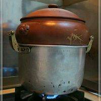 用慢火蒸煮3-4小时，待气锅注满蒸馏水即可。