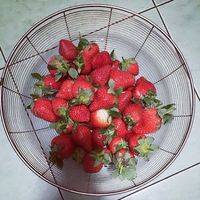 买新鲜草莓