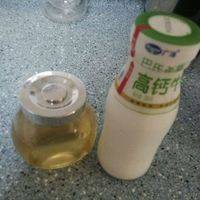 准备牛奶蜂蜜