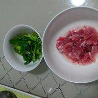 准备葱叶，肉丝