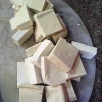 豆腐切成小方块
