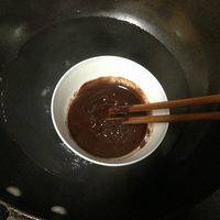 用筷子不停地搅拌至巧克力融化


