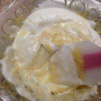 将蛋白从冰箱中取出用打蛋器简单打一下，确保还是入冰箱前的样子，（注意打蛋器上要无水无油无蛋黄），用刮刀取蛋白的1/3量放入蛋黄糊中，想炒菜一样拌匀，再将拌匀后的蛋黄糊倒入剩下的2/3蛋白中，用刮刀像炒菜一样拌匀。