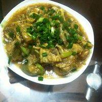 装盘后洒上葱花即可