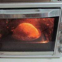  发酵好的面团放入预热好170度的烤箱中， 中下层， 烘烤30分钟；