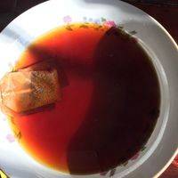 用开水泡红茶包，我就用的是立顿的红茶。味道也可以的。具体多少量你自己掌握。