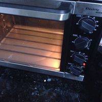大概捏到第15个的时候烤箱记得先预热 上下火180度