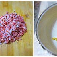 培根切小丁（也可以换成鲜肉或腊肉），香葱切末。打散的鸡蛋放入锅中炒熟备用。