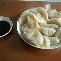 出锅喽！鲜香的黄韭馅儿饺子好啦