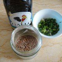 准备橄榄油，葱花 和椒盐