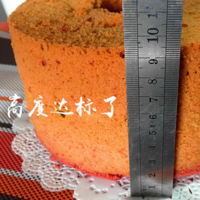 脱模后的蛋糕高度有9.5cm。