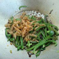 加生抽，榨菜。