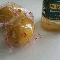 选上好的拧檬2枚，洗净、晾干表面水份。